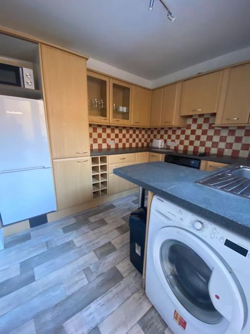Modern Two Bed House Close To City Centre Белфаст Екстериор снимка