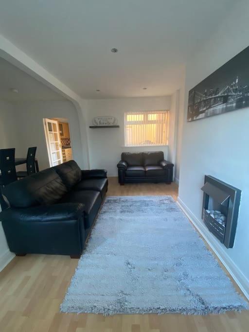 Modern Two Bed House Close To City Centre Белфаст Екстериор снимка