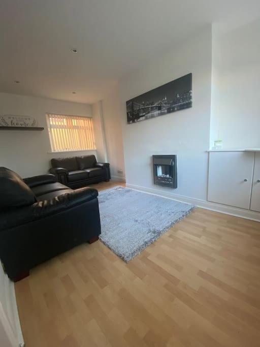 Modern Two Bed House Close To City Centre Белфаст Екстериор снимка