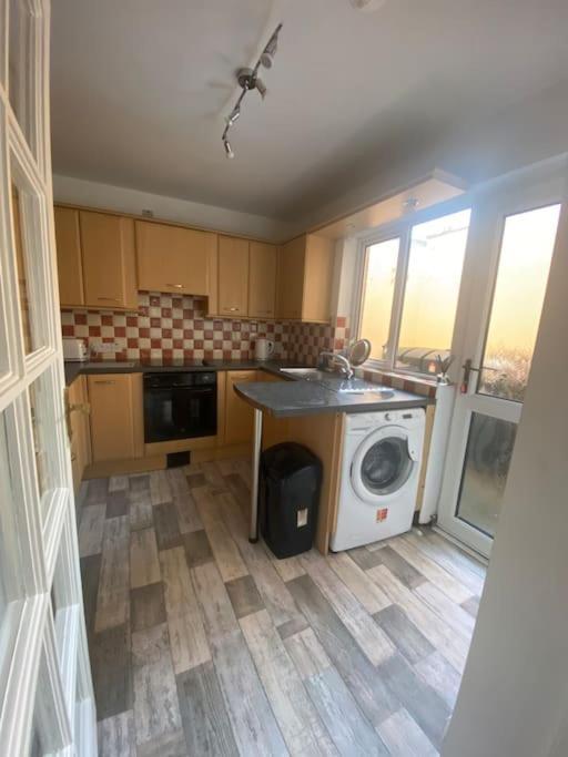 Modern Two Bed House Close To City Centre Белфаст Екстериор снимка