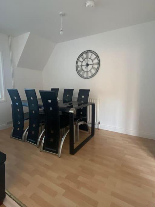 Modern Two Bed House Close To City Centre Белфаст Екстериор снимка